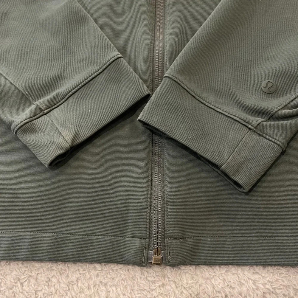 lululemon athletica fading elbows